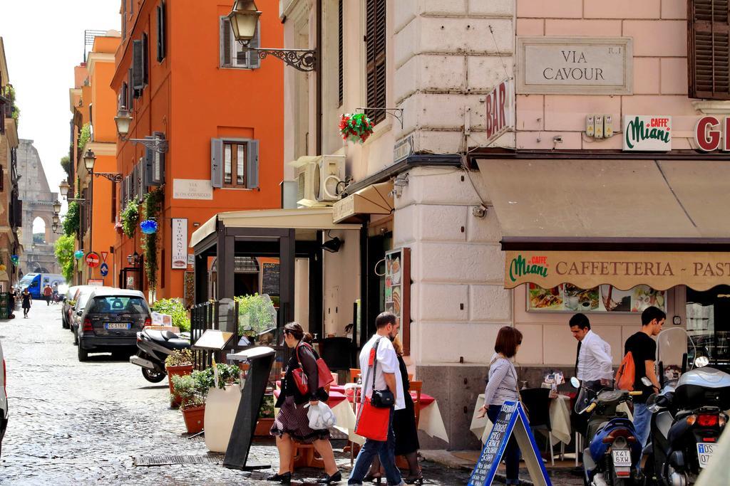 Cozy Apartment Fabia 300 Mt From Colosseum Exterior foto