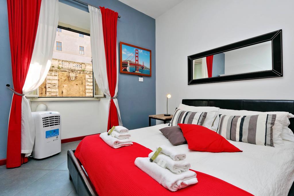 Cozy Apartment Fabia 300 Mt From Colosseum Exterior foto