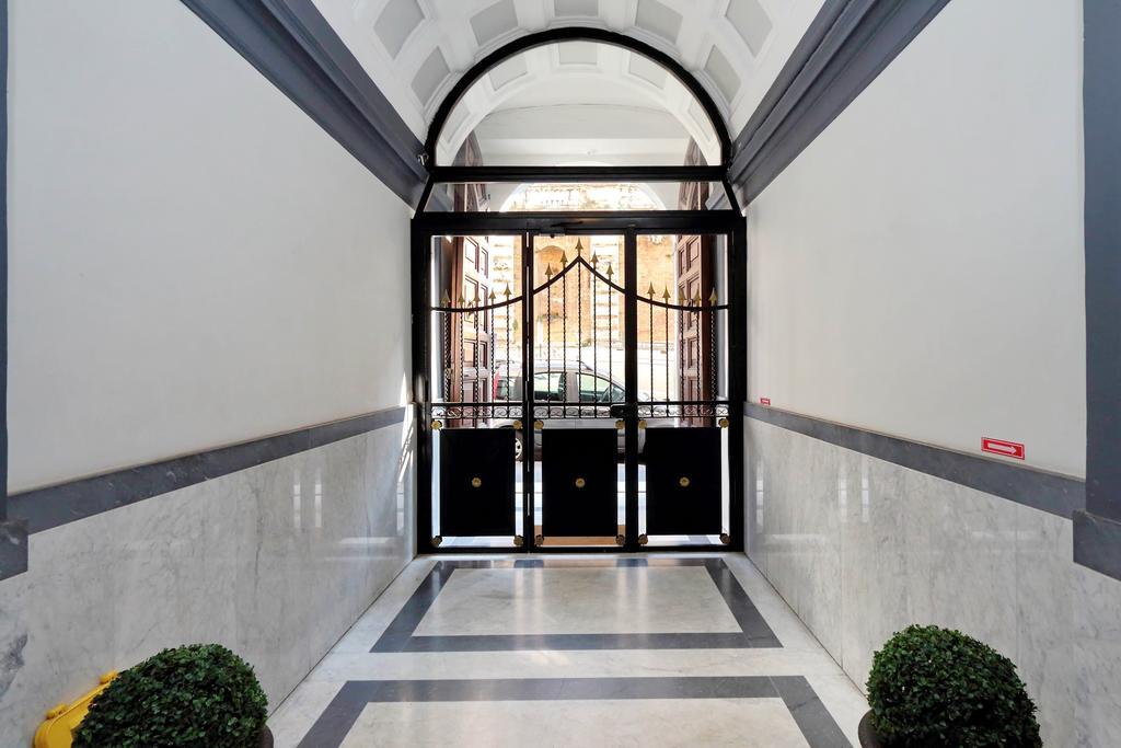 Cozy Apartment Fabia 300 Mt From Colosseum Exterior foto