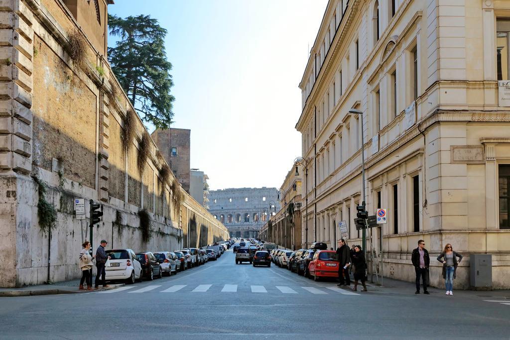 Cozy Apartment Fabia 300 Mt From Colosseum Exterior foto